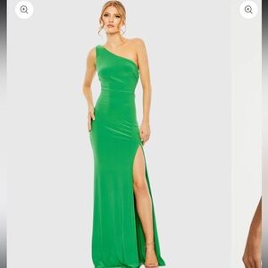 BNWT Mac Duggal Jersey One Shoulder Draped Back Gown